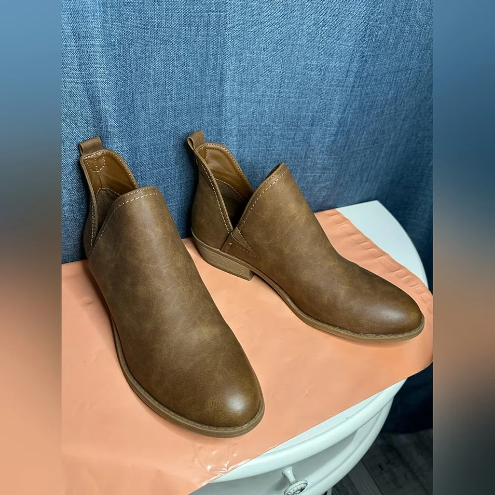 Jellypop Womens Brown Open Side Ankle Round Toe‎ Pull On Ankle Bootie Sz 10 New